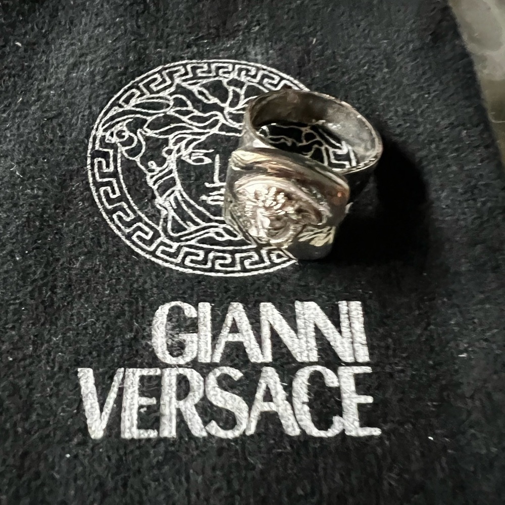Versace Medusa Silver Ring - Picture 9 of 9